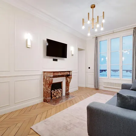 Moderne Au Coeur De La Parigi
